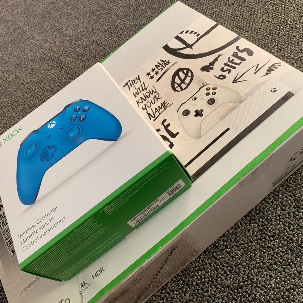 XBOX ONE S, BLUE WIRELESS CONTROLLER & 9 GAMES INCLUDED